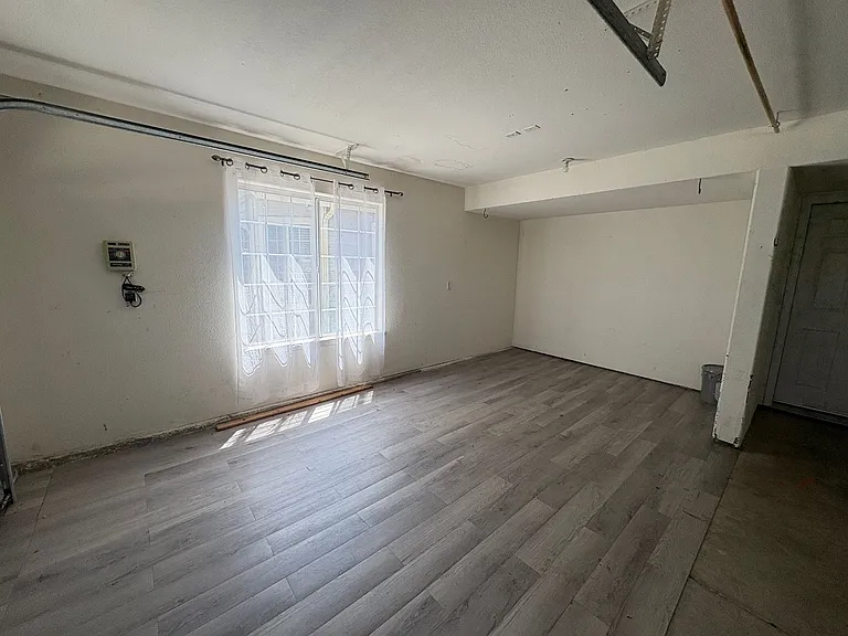 703 W Russell Ave — Photo 4