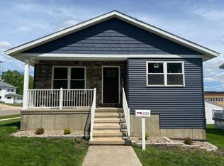 230 W Grand St, Monticello, IA 52310