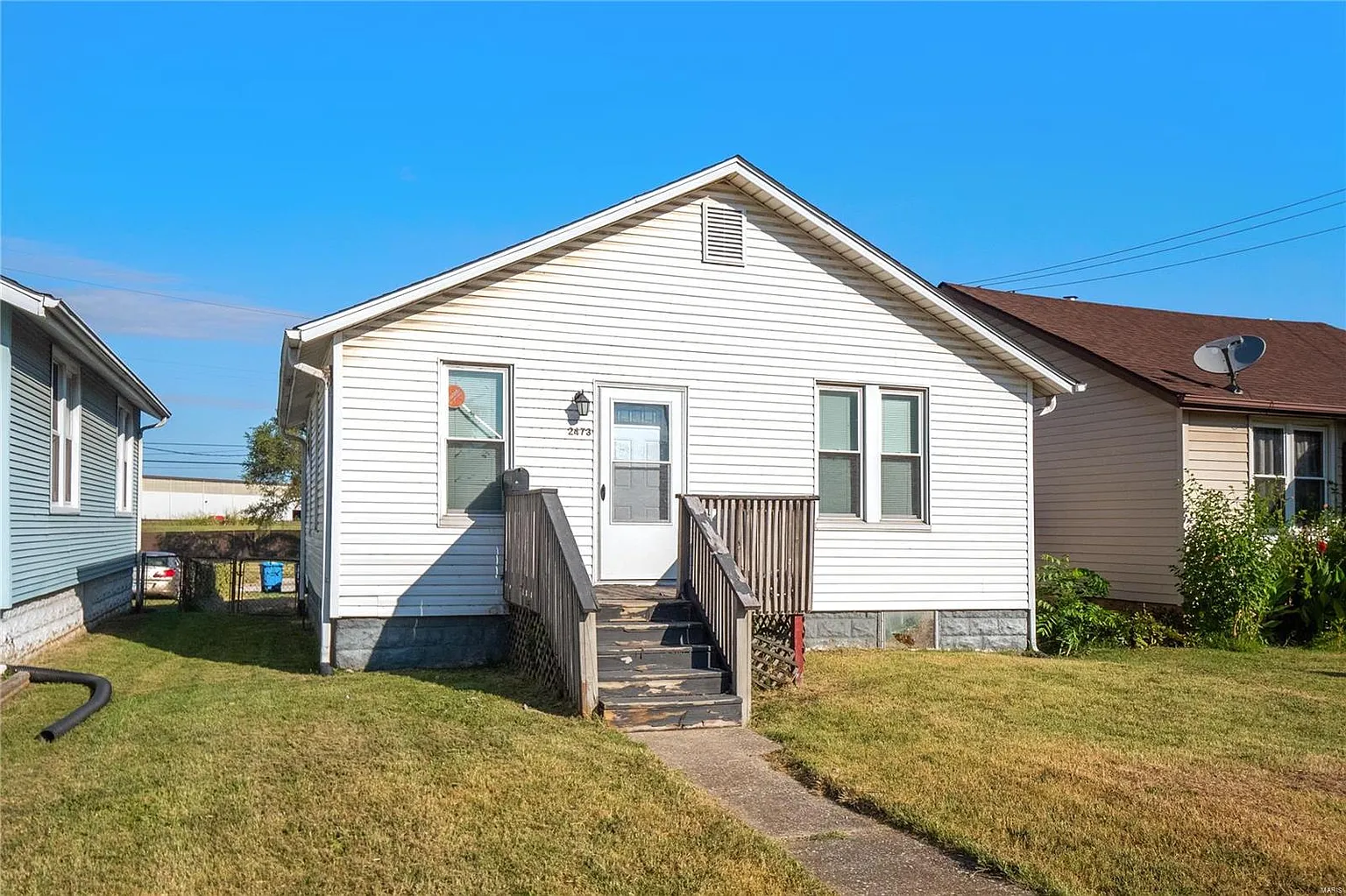2473 Center St photo 1