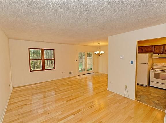 4th image of 4047 Chaucer Pl