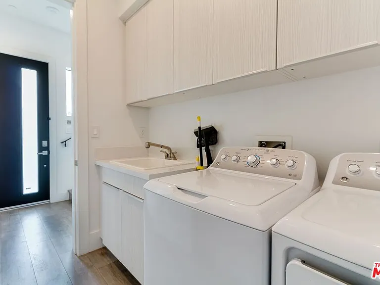 4826 W Pickford — Photo 11