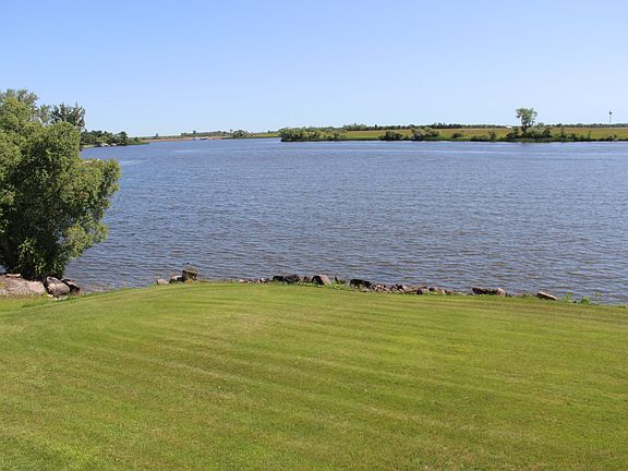 4th image of 200 W Lake Dr