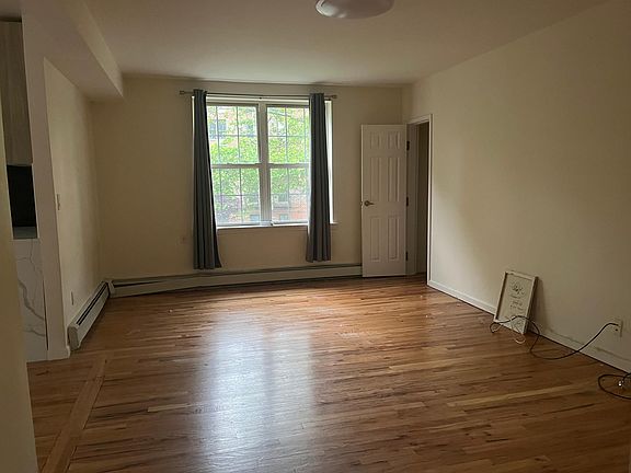 5th image of 208 11th Ave #41