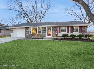 24 Hinkle Ln, Schaumburg, IL 60193