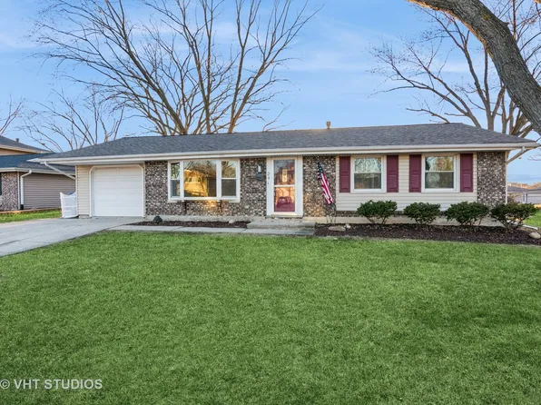 24 Hinkle Ln, Schaumburg, IL 60193