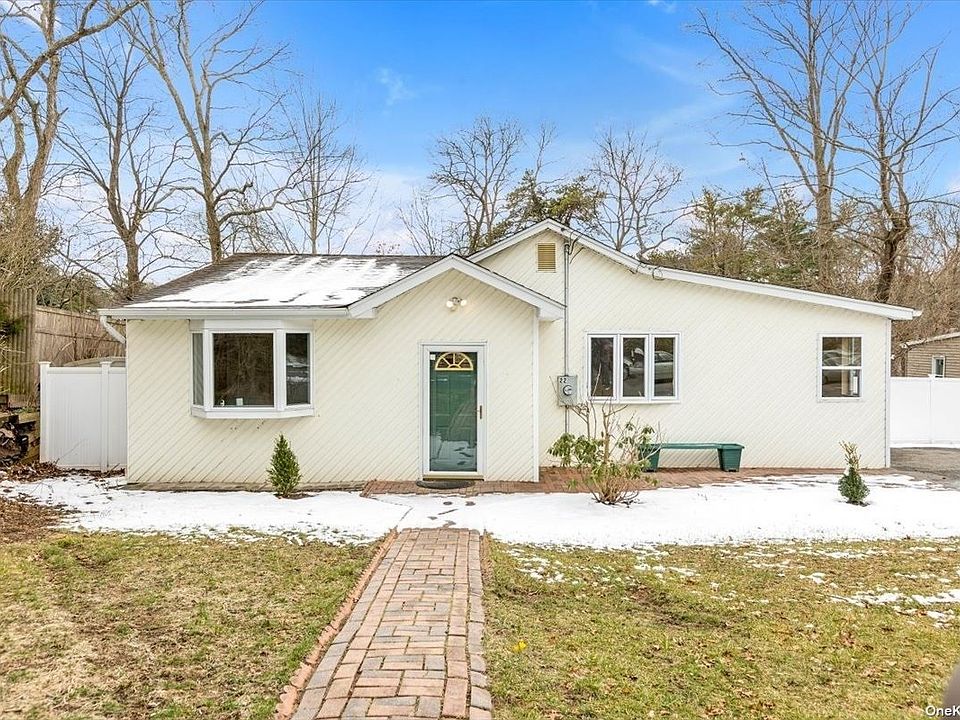 1st image of 22 Boxwood Ln