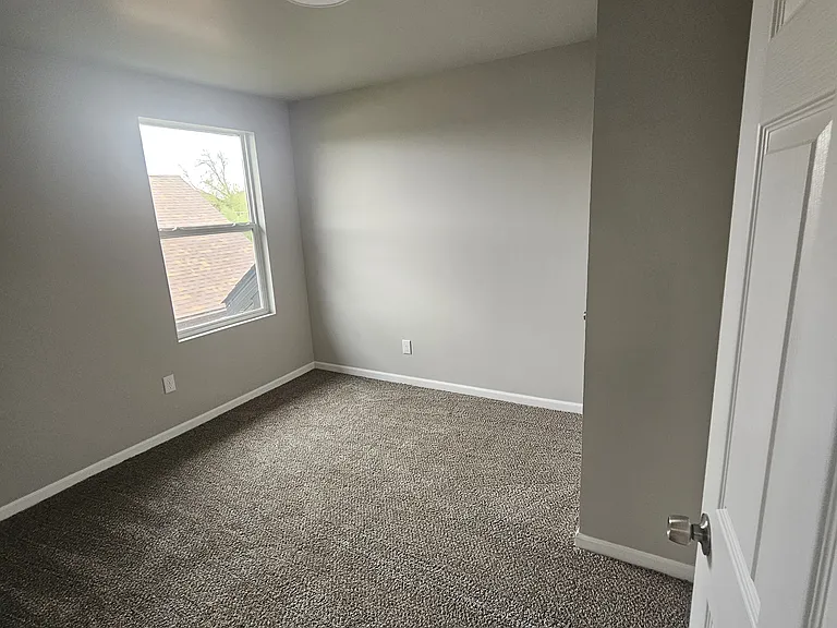 1122 Cedar St — Photo 5