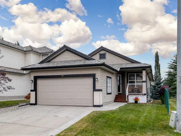 22 W Glensummit Close, Cochrane, AB T4C 2J9