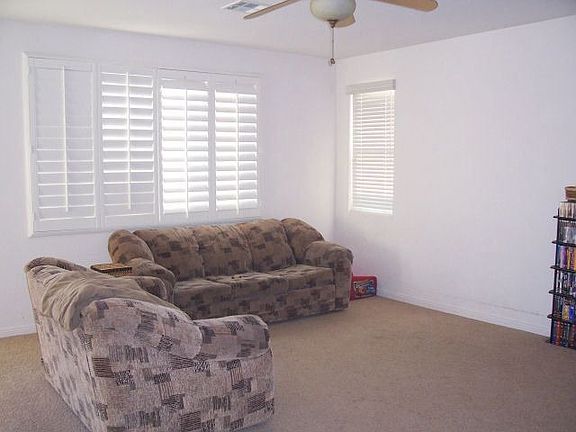 spacious familyroom w/shutters