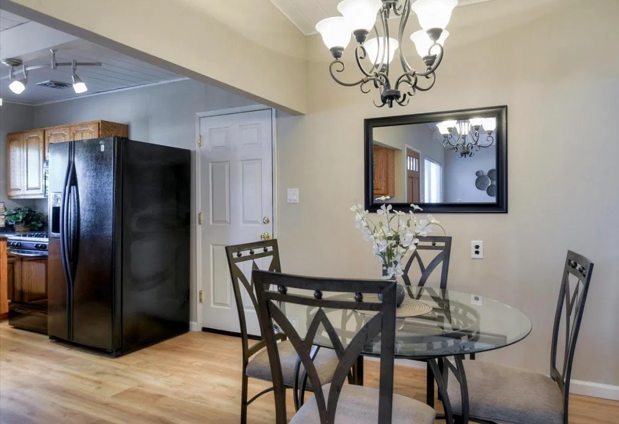 3 bed, 1250 sqft, $4,300 — Photo 4