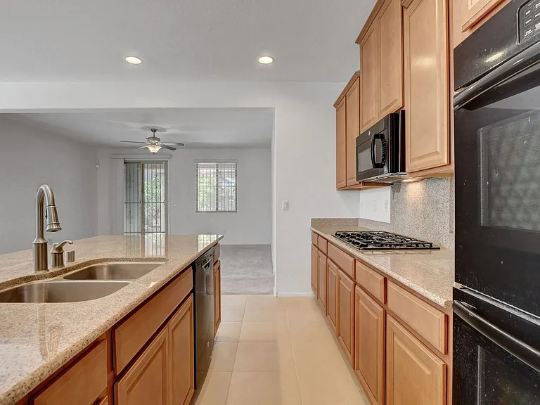 7110 Purple Iris Ave — Photo 15