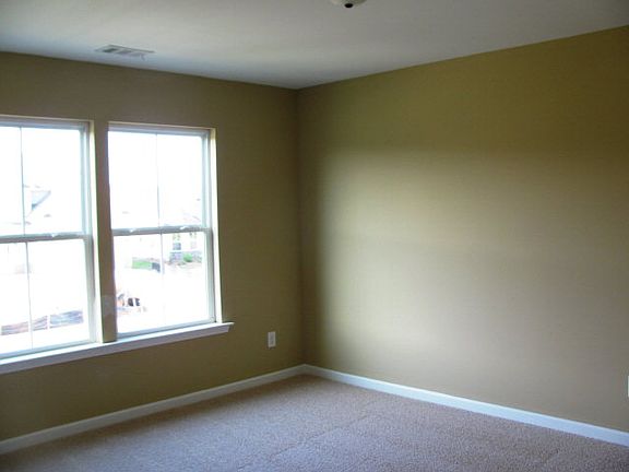 3rd image of 1303 York Dr