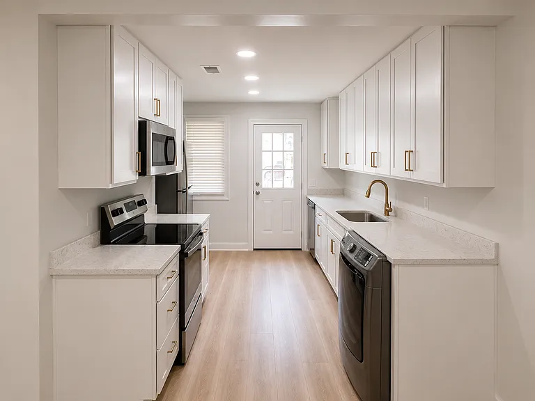 2906 Lincoln St — Photo 4