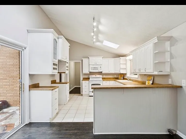 667 Brookline Dr SE — Photo 11