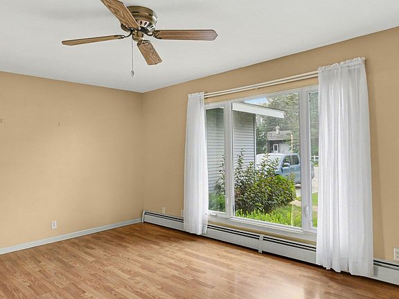4th image of 604 Fenton St