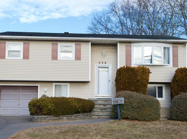 528 14th Street, West Babylon, NY 11704