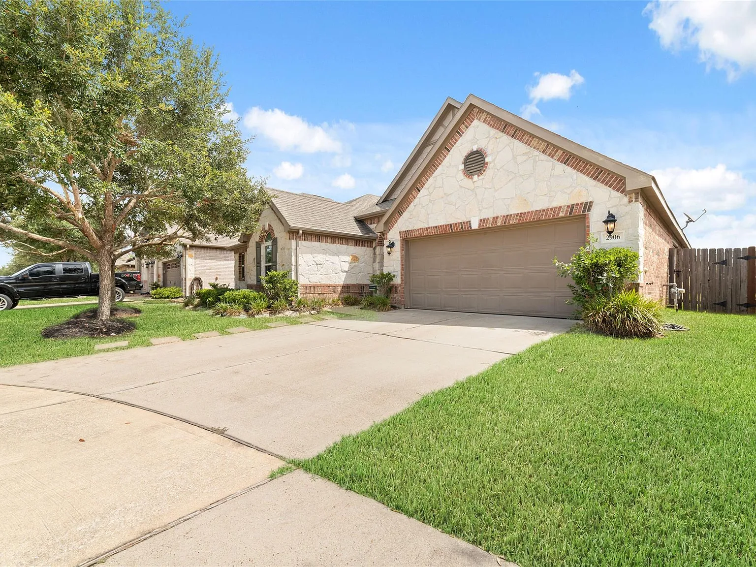 3 bed, 2.5 bath, 2914 sqft, $2,500 — Photo 3