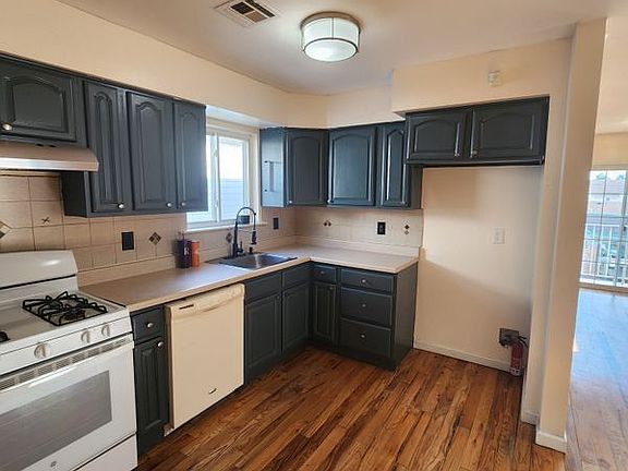 2nd image of 821 Anna St Floor 2