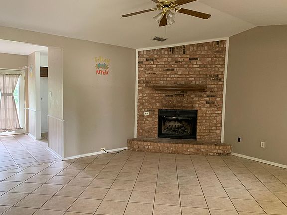 2nd image of 414 Woodridge Dr