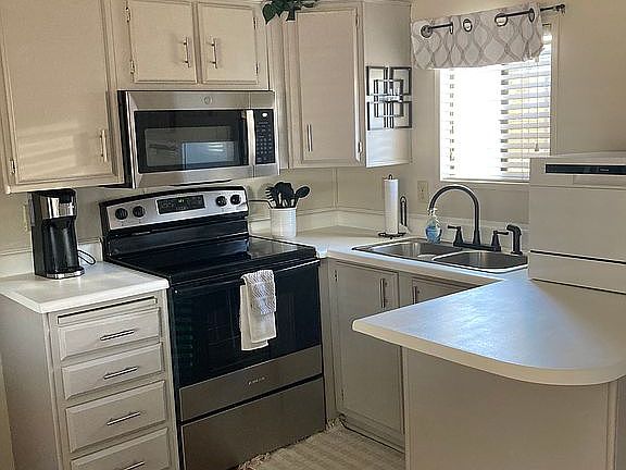 3rd image of 10950 W Union Hills Dr #1226