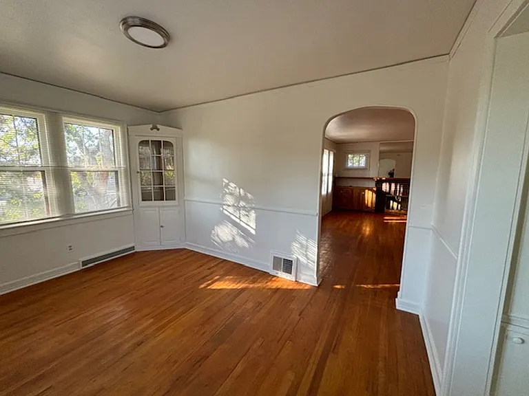 PM 242 - 1804 E 19th St — Photo 9