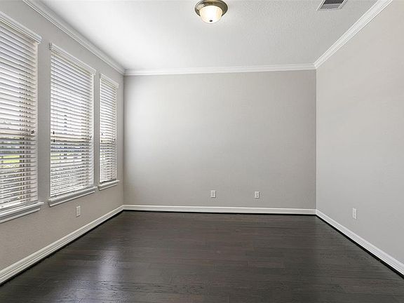 4th image of 11003 Sarah Bluff Ln