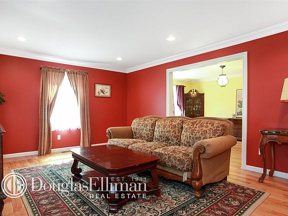 3rd image of 10 Leonard St