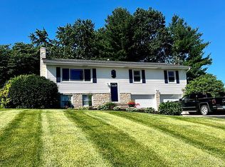 2626 Canterbury Rd, Muscatine, IA 52761