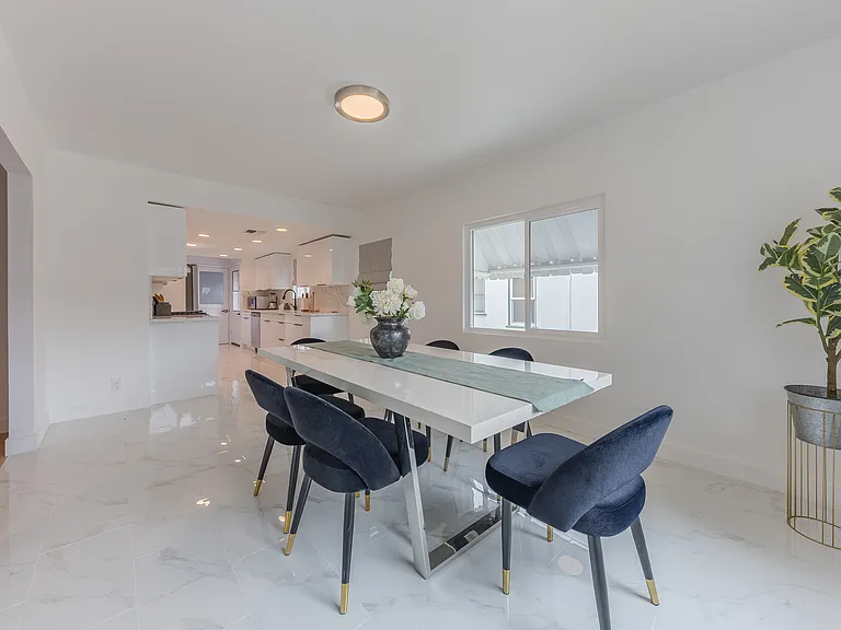 2522 Armacost Ave — Photo 5