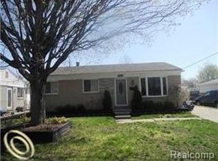 9477 Essex St, Romulus, MI 48174