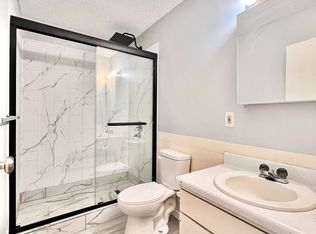 3562 Kimberly Downs Rd #6, Davenport, IA 52807