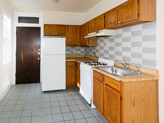 2nd image of 4225 N Paulina St APT 3E