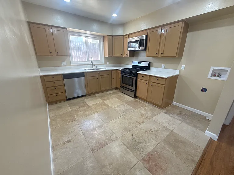 5457 Dorothy Dr — Photo 5