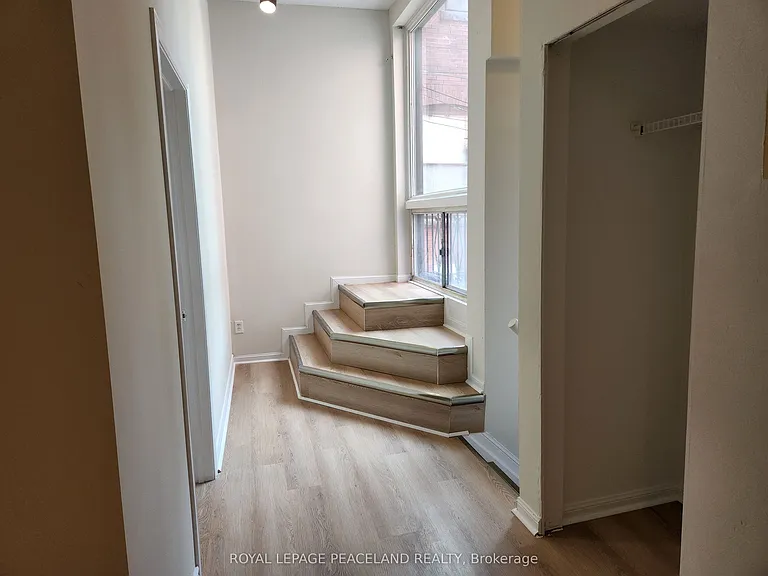 556 Spadina Cres #4 — Photo 9