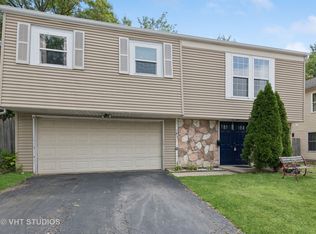 143 Highbury Dr, Elgin, IL 60120