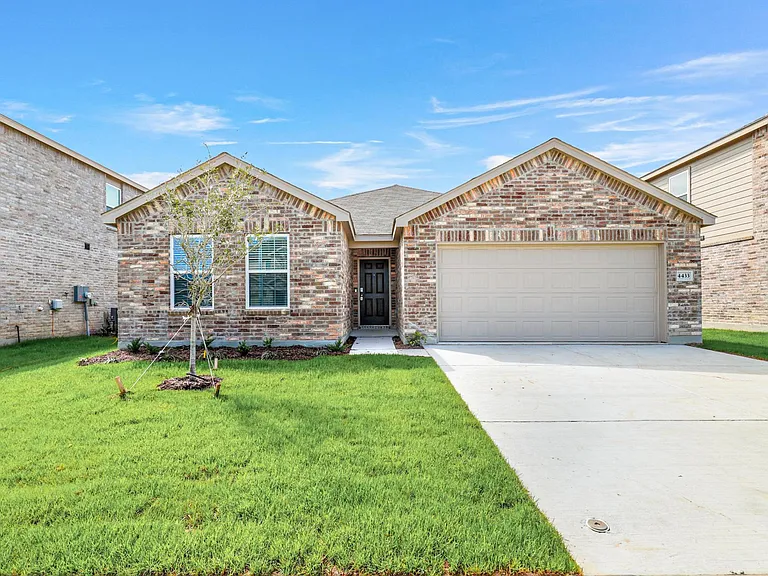 4433 Benham Dr — Photo 3