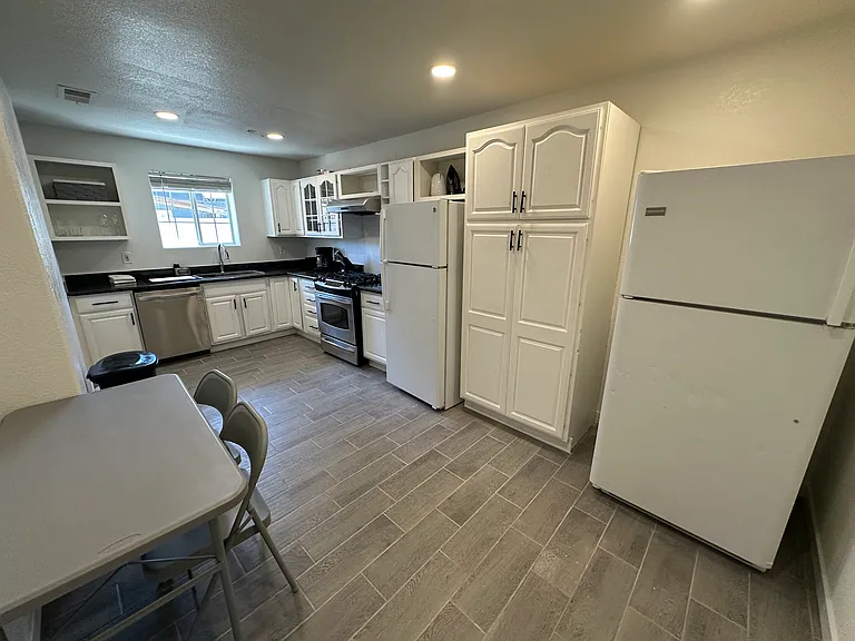 3030 Plaza St #2 — Photo 8