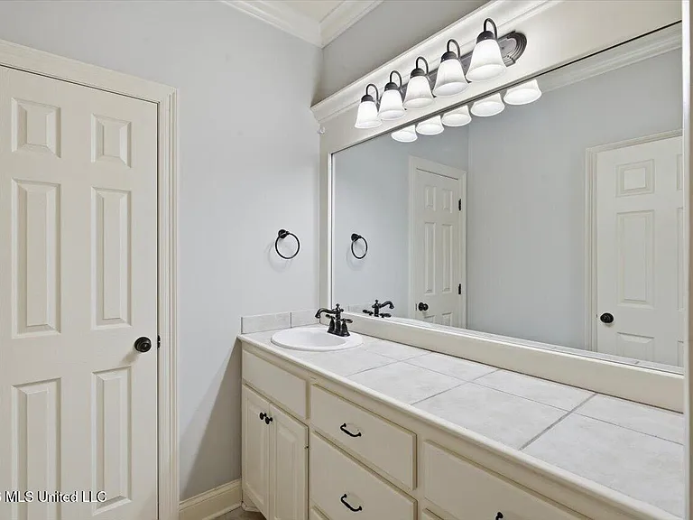 143 Sonnett Cir — Photo 35