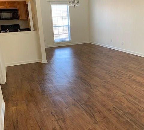 3rd image of 2511 Metairie Lawn Dr #207