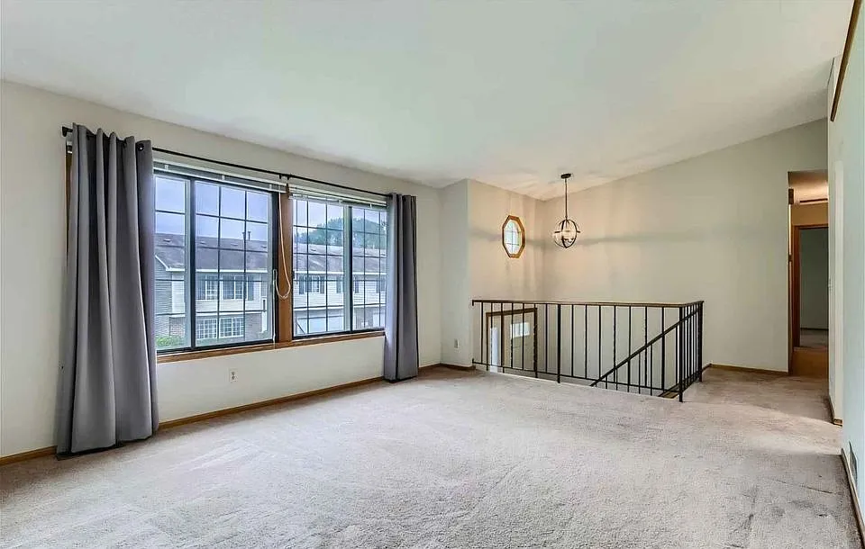 3 bed, 1411 sqft, $2,195 — Photo 3