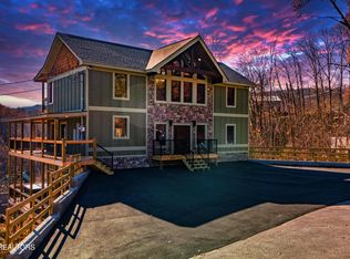 918 Elm Rd, Gatlinburg, TN 37738