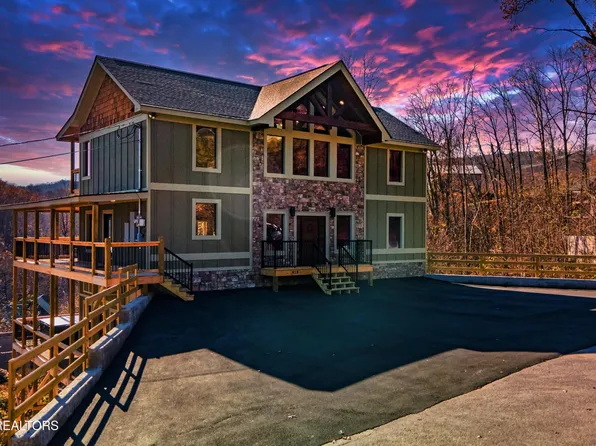 918 Elm Rd, Gatlinburg, TN 37738
