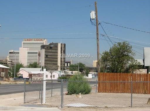 2nd image of 819 E Mesquite Ave