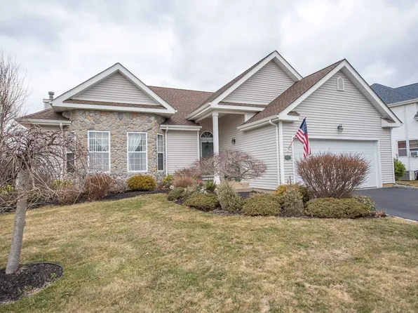 14 Clover Meadow Ct, Holtsville, NY 11742