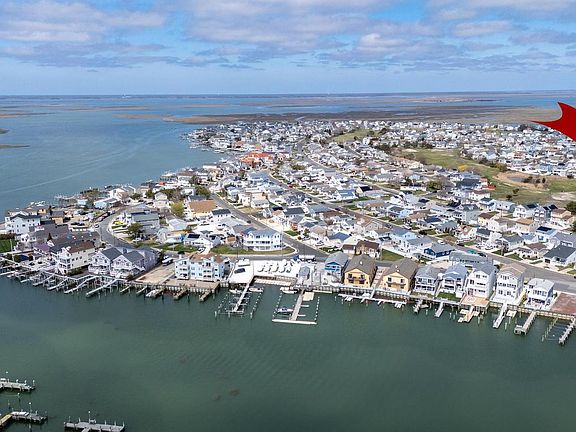 5th image of 421 W Shore Dr