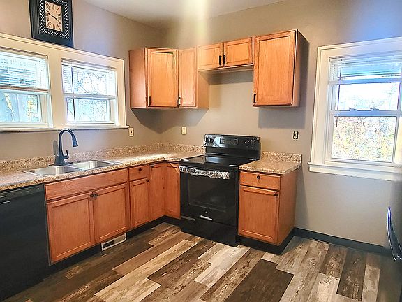 4th image of 4016 Woburn Ave