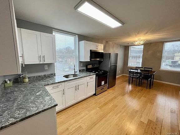 2nd image of 51 Greenwich Ave