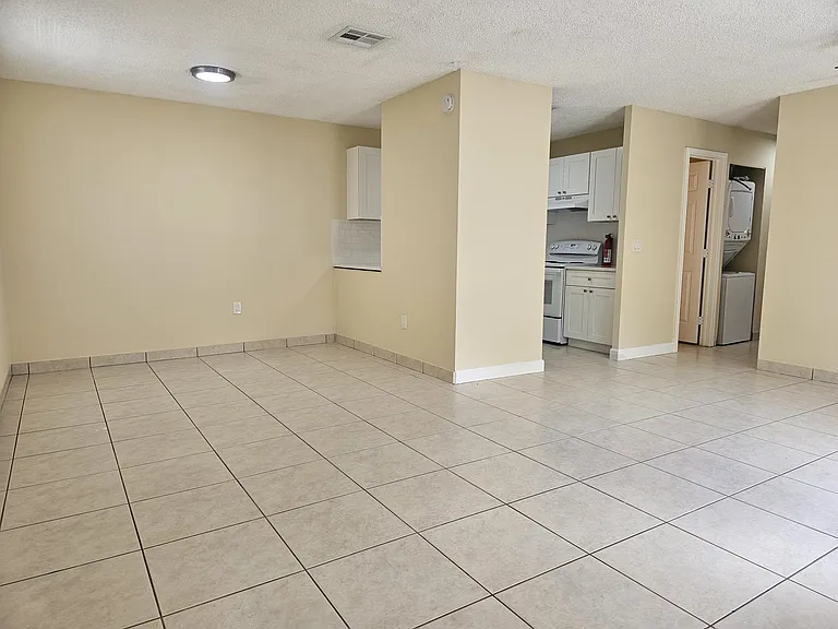 5836 S 37th Ct — Photo 5