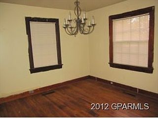 4th image of 106 S Sylvan Dr