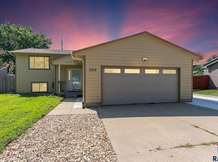 5519 W Dardanella Rd, Sioux Falls, SD 57106